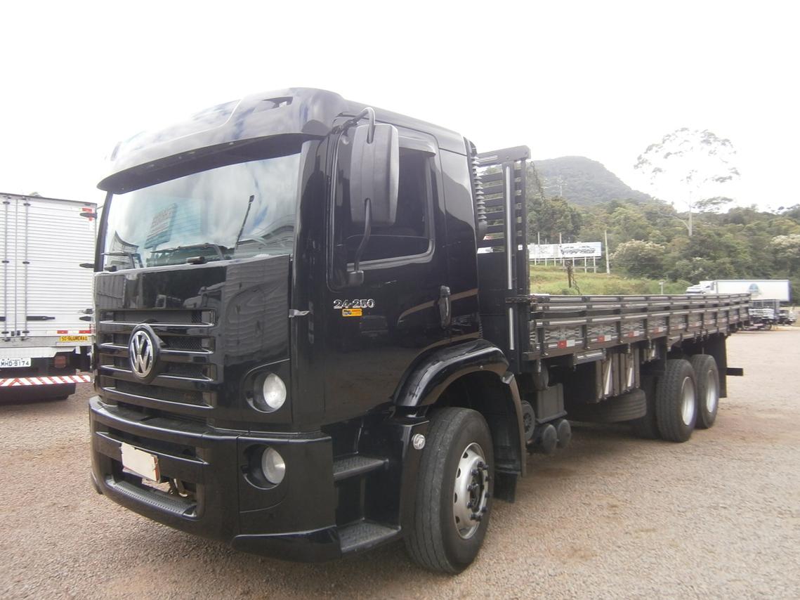 Volkswagen 24-250 E Constellation 3-Eixos - 07/08 1