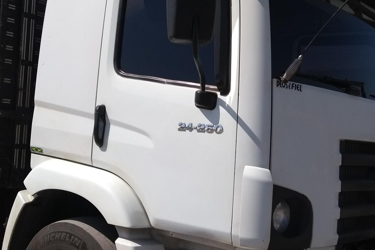 Volkswagen 24-250 E Constellation 3-Eixos - 10/10 3