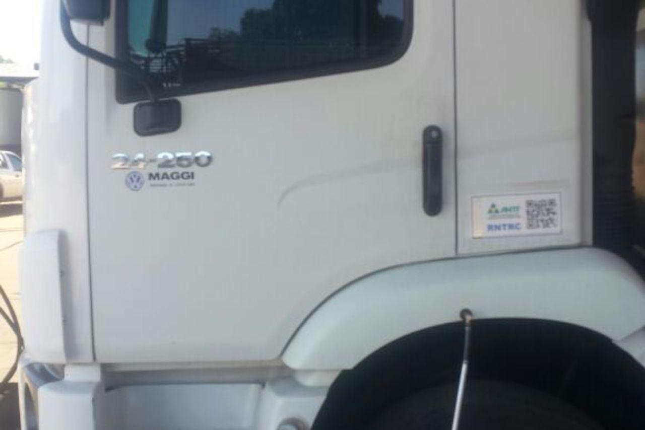 Volkswagen 24-250 E Constellation 3-Eixos - 11/11 2