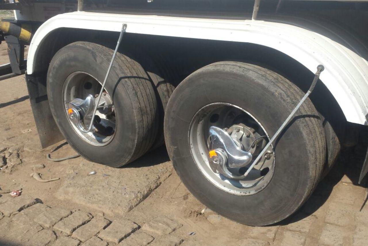 Volkswagen 24-250 E Constellation 3-Eixos - 11/11 14