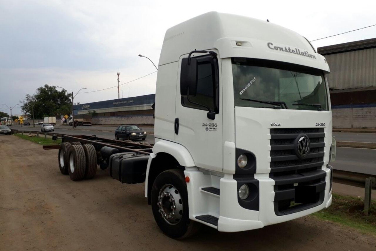 Volkswagen 24-250 E Constellation 3-Eixos - 10/11 1