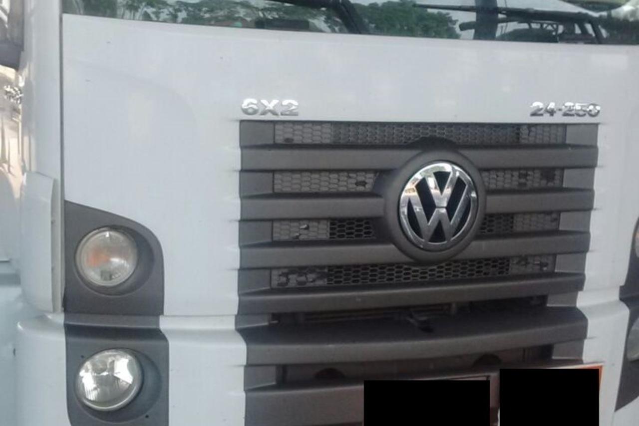 Volkswagen 24-250 E Constellation 3-Eixos - 11/12 9