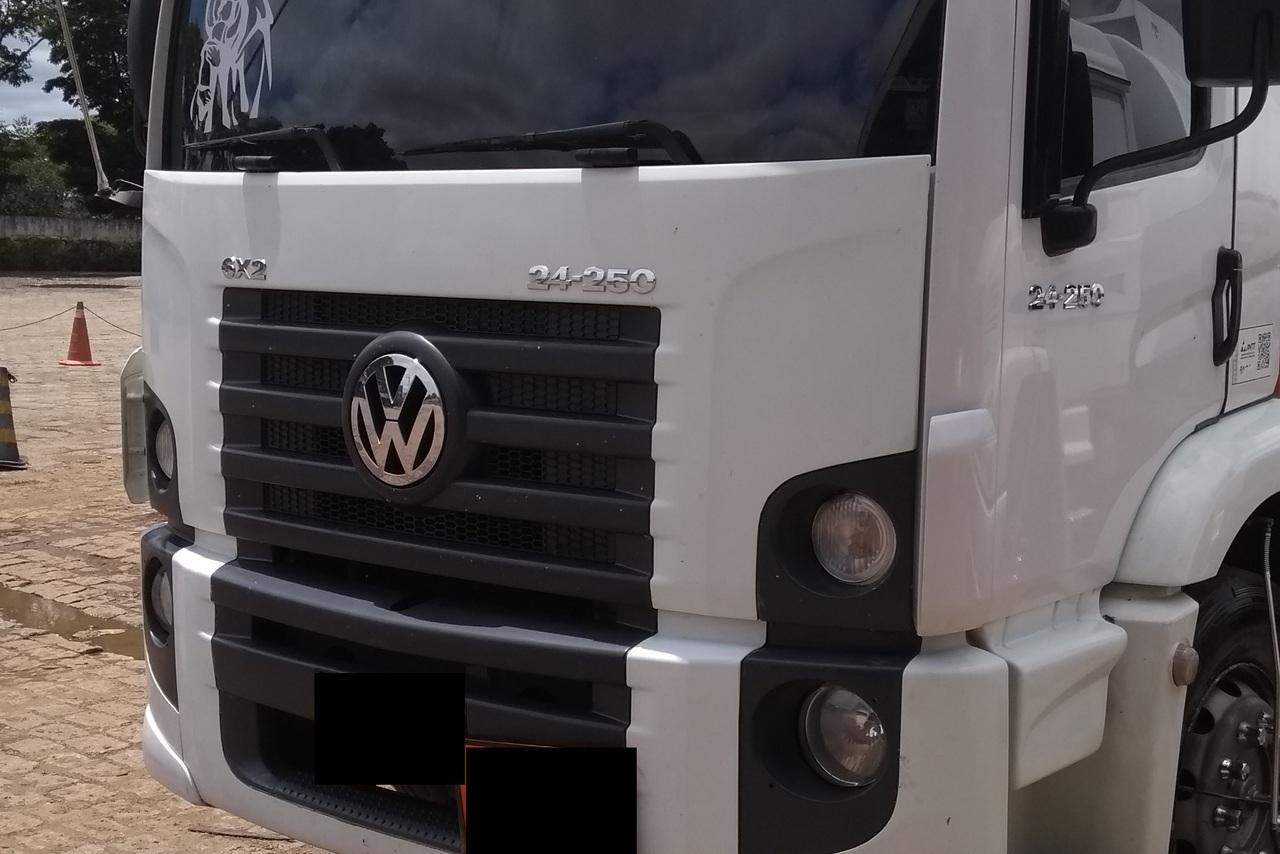 Volkswagen 24-250 E Constellation 3-Eixos - 11/12 5