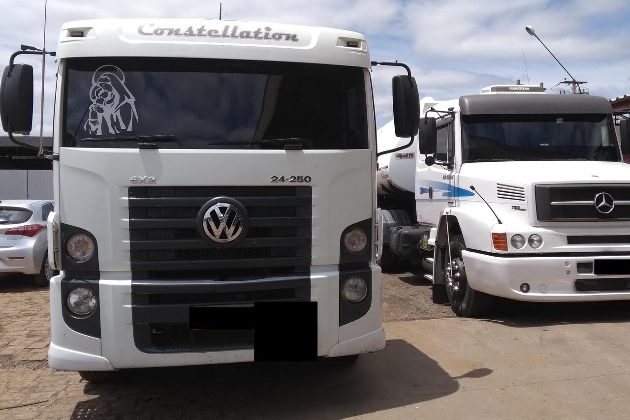 Volkswagen 24-250 E Constellation 3-Eixos - 11/12 13