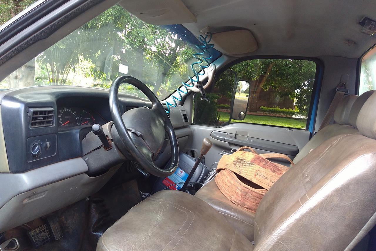Ford F12000 - 99/99 10