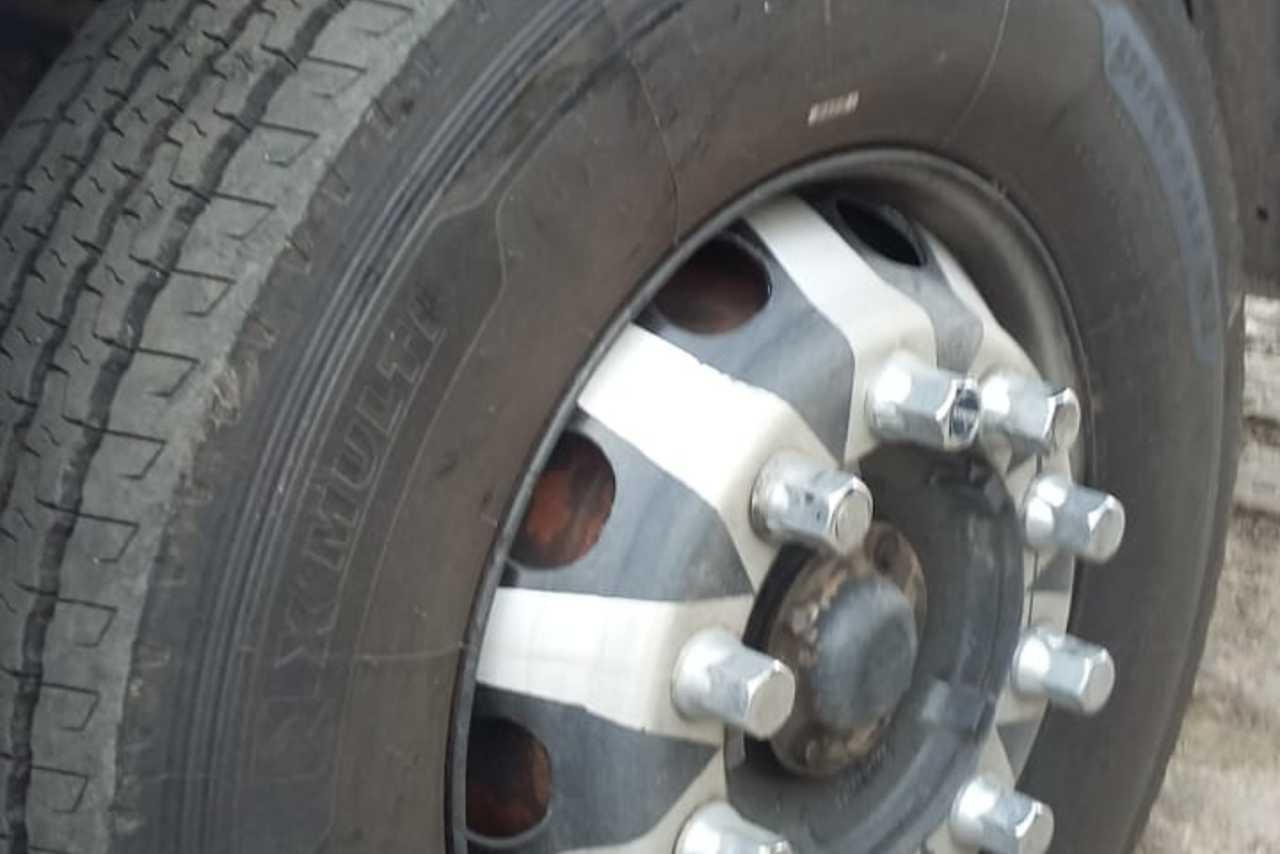 Volkswagen 24-250 E Constellation 3-Eixos - 10/10 5