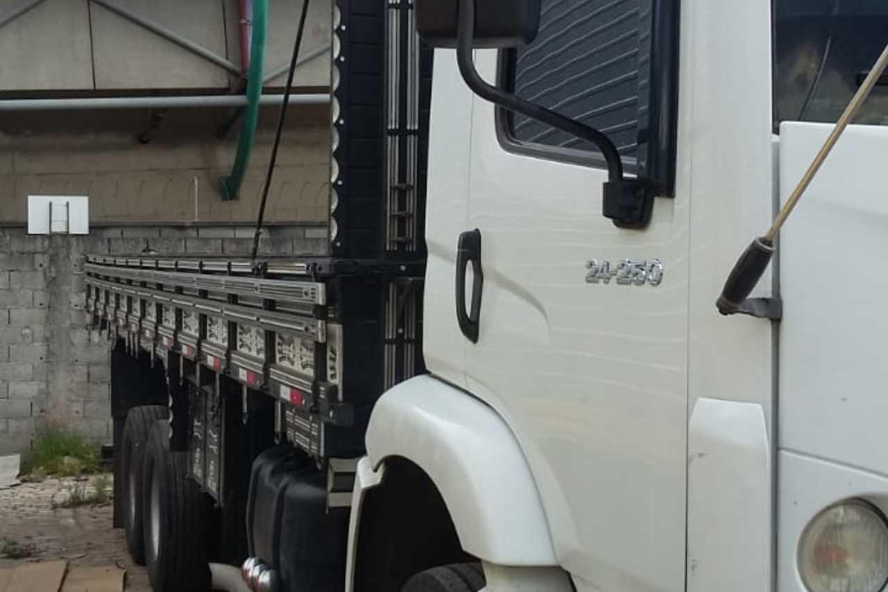 Volkswagen 24-250 E Constellation 3-Eixos - 10/10 16