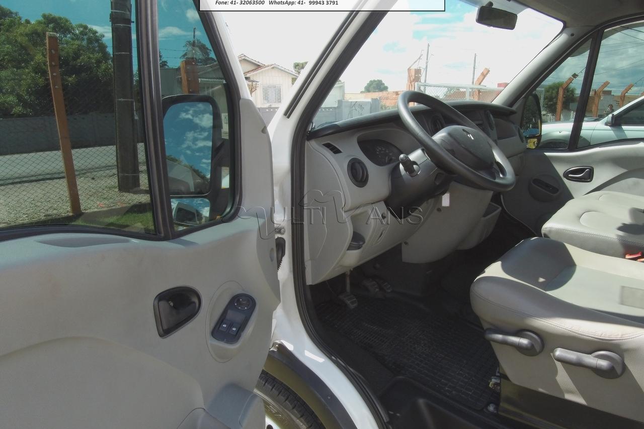 Renault Master Minibus - 10/11 3