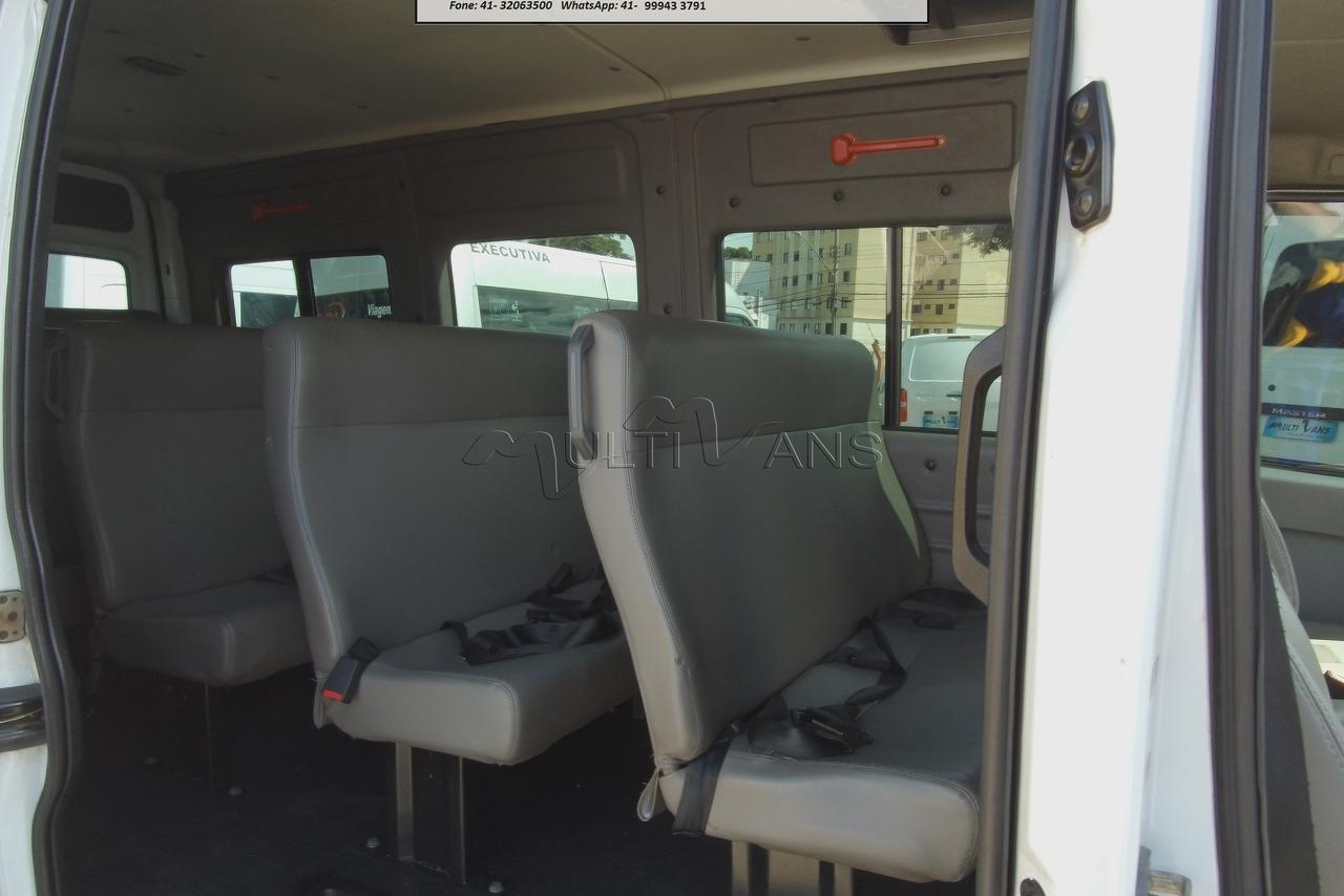 Renault Master Minibus - 10/11 7