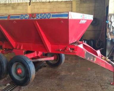 Distribuidor de Fertilizantes, Calcário e Sementes