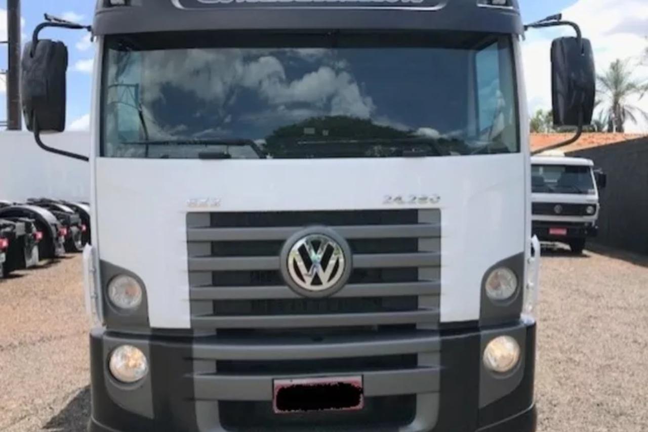 Volkswagen 24-250 E Constellation 3-Eixos - 11/12 1
