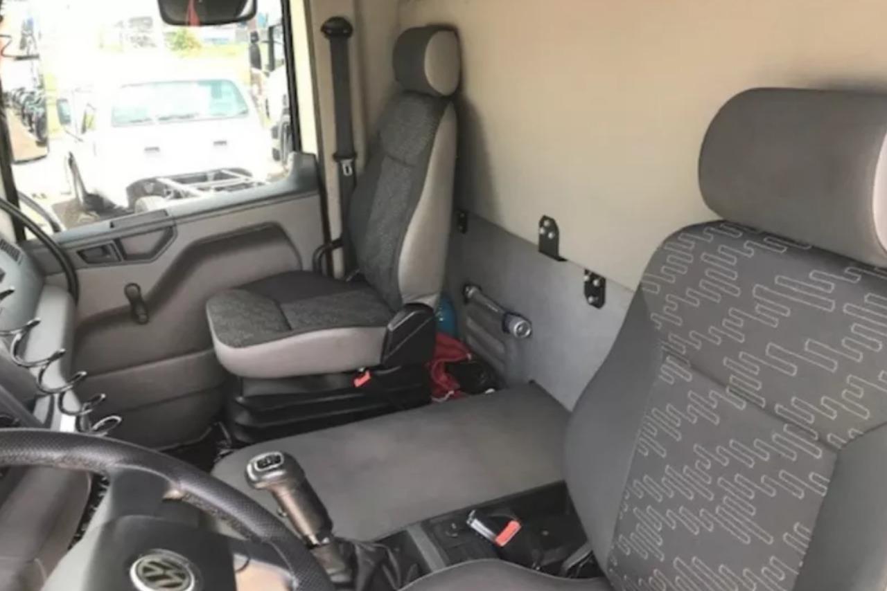 Volkswagen 24-250 E Constellation 3-Eixos - 11/12 4