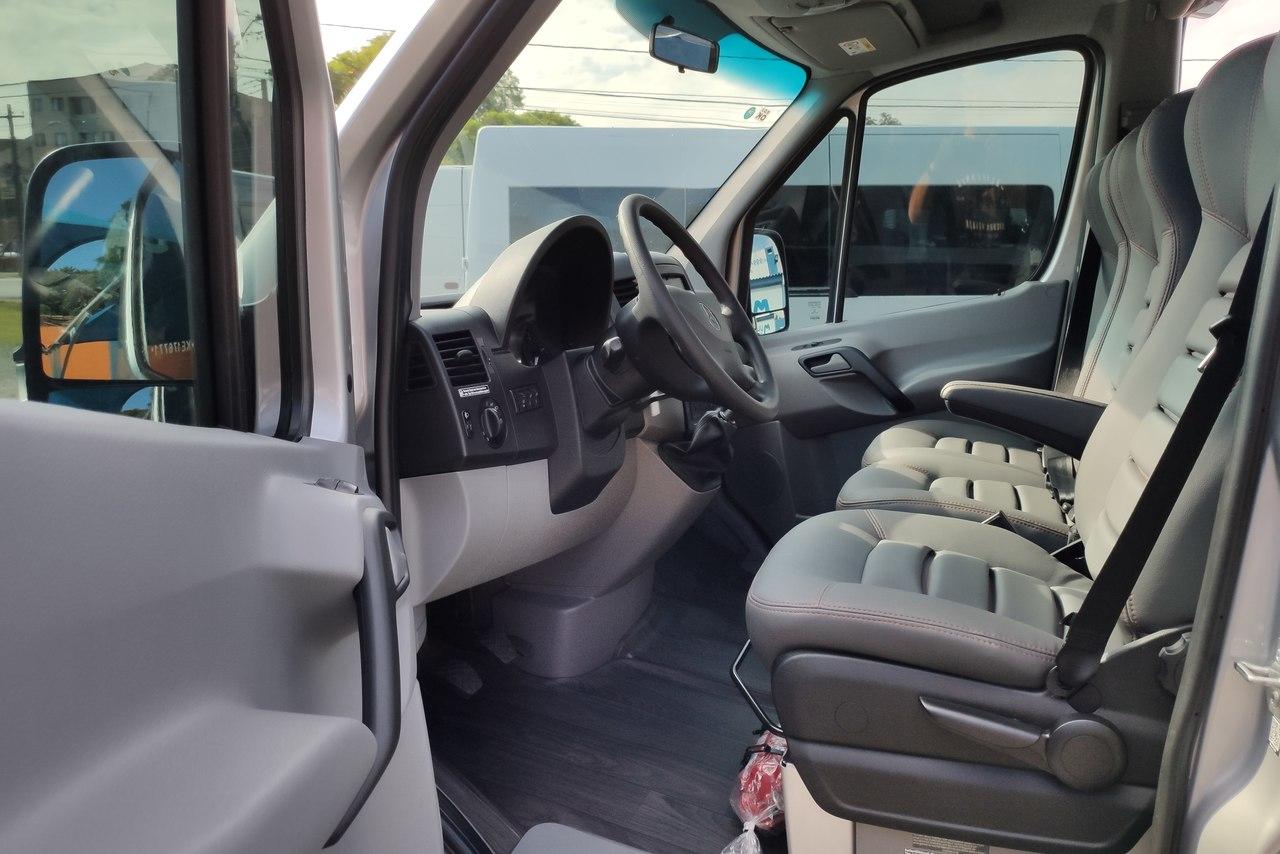 Mercedes Benz Sprinter Executiva 415 - 19/19 5