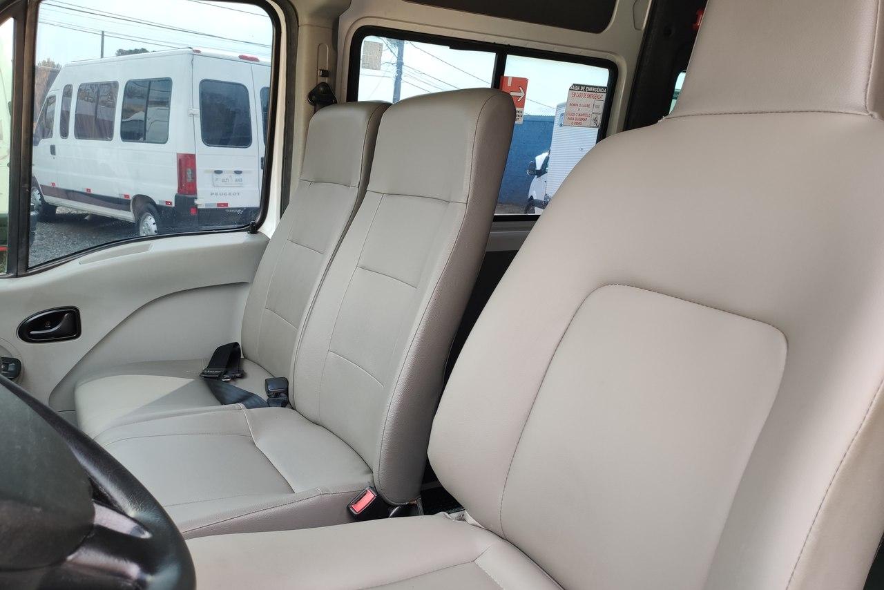 Renault Master Minibus - 12/13 2