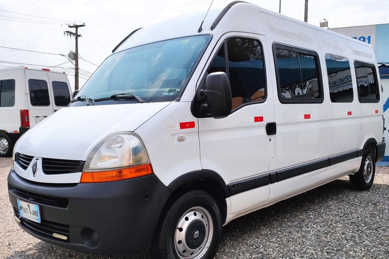 Renault Master Minibus - 12/13 15
