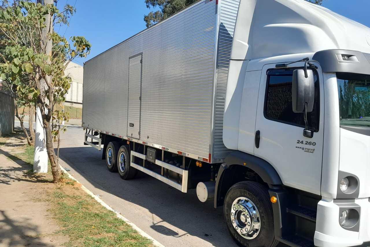 Volkswagen 24-260 Constellation 6x2 - 21/22 1