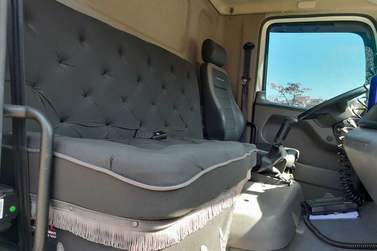Volkswagen 24-260 Constellation 6x2 - 21/22 9