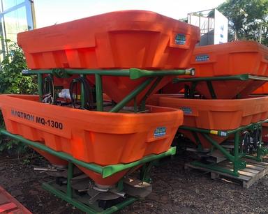 Distribuidor de Fertilizantes, Calcário e Sementes