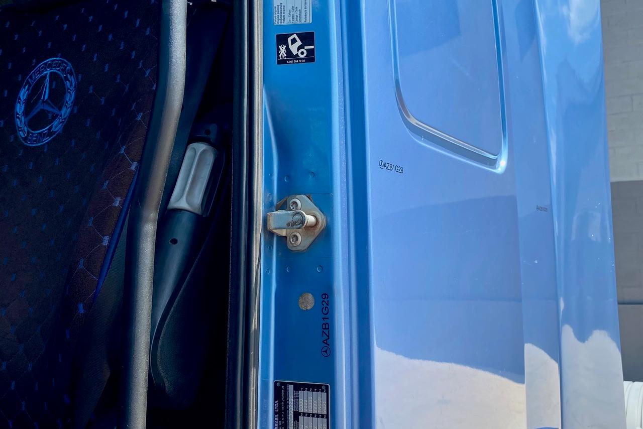 Mercedes Benz Axor 1933 - 14/15 4