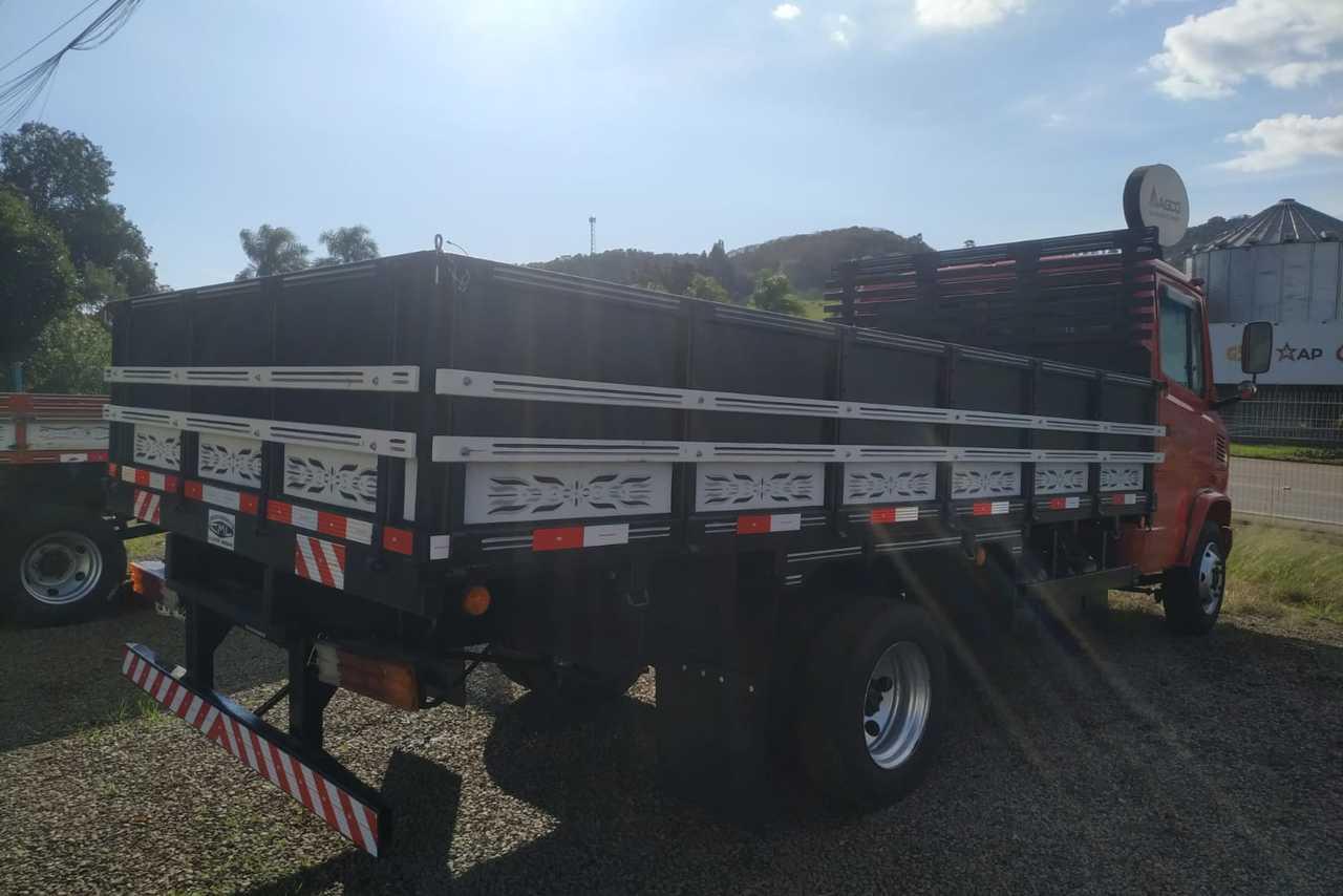 Mercedes Benz MB 710 - 07/08 4