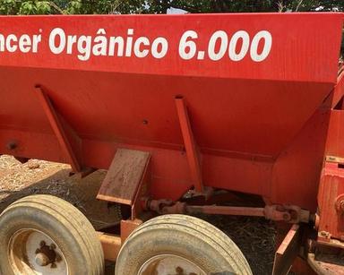 Distribuidor de Fertilizantes, Calcário e Sementes