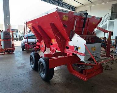 Distribuidor de Fertilizantes, Calcário e Sementes