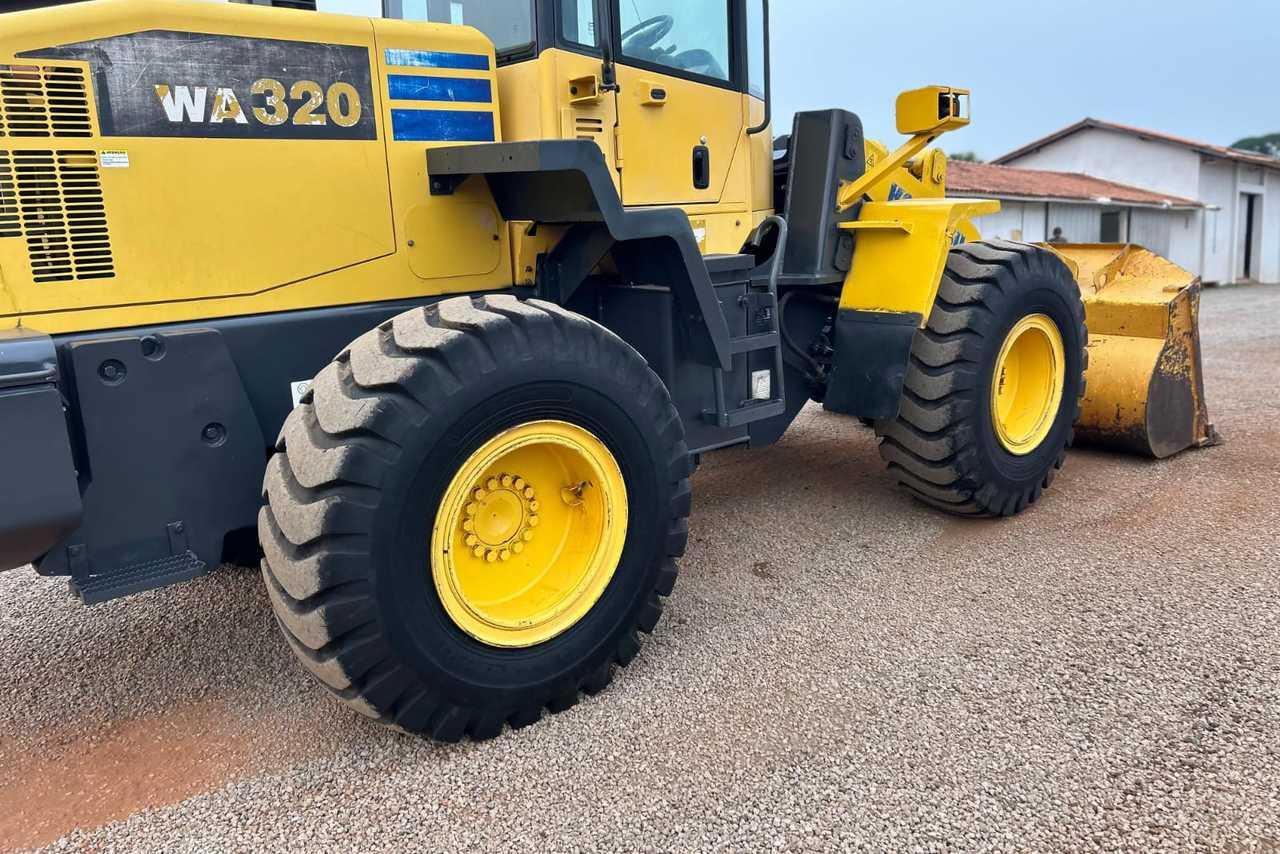 Komatsu WA320 - 10/10 3