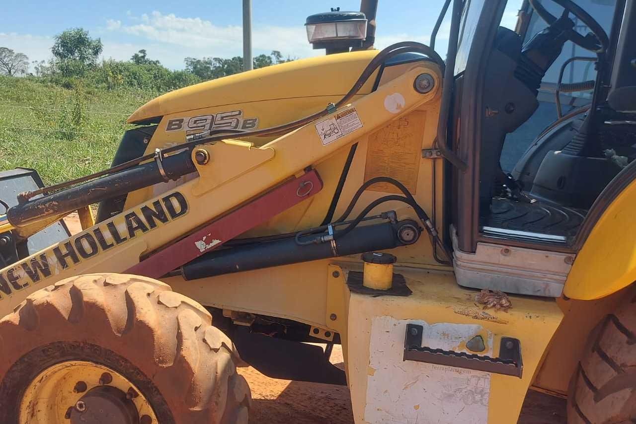New Holland B95B - 14/14 5