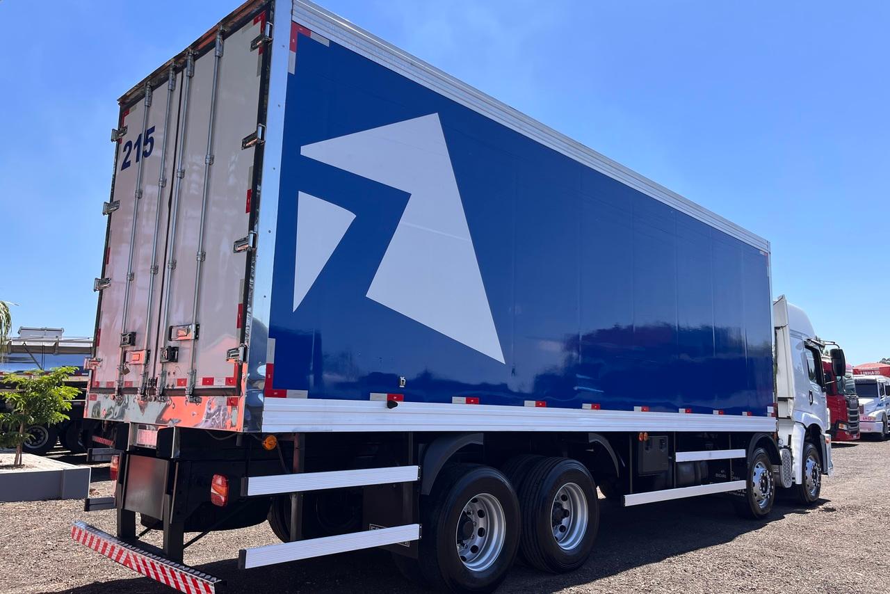 Volkswagen 30-330 Constellation 8x2 - 17/18 4