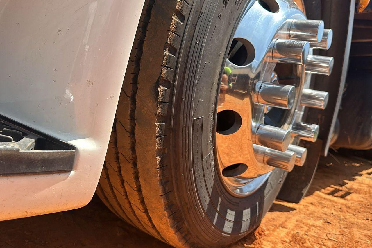 Volvo VM330 - 12/12 4