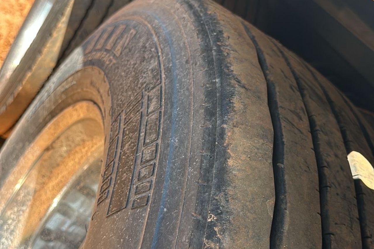 Volvo VM330 - 12/12 5