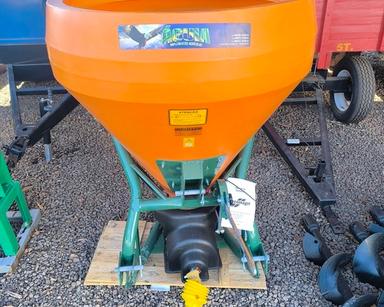 Distribuidor de Fertilizantes, Calcário e Sementes