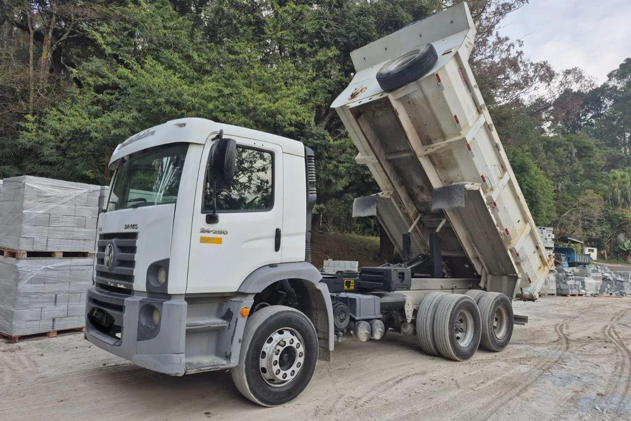 Volkswagen 24-250 E Constellation 3-Eixos - 09/09 3