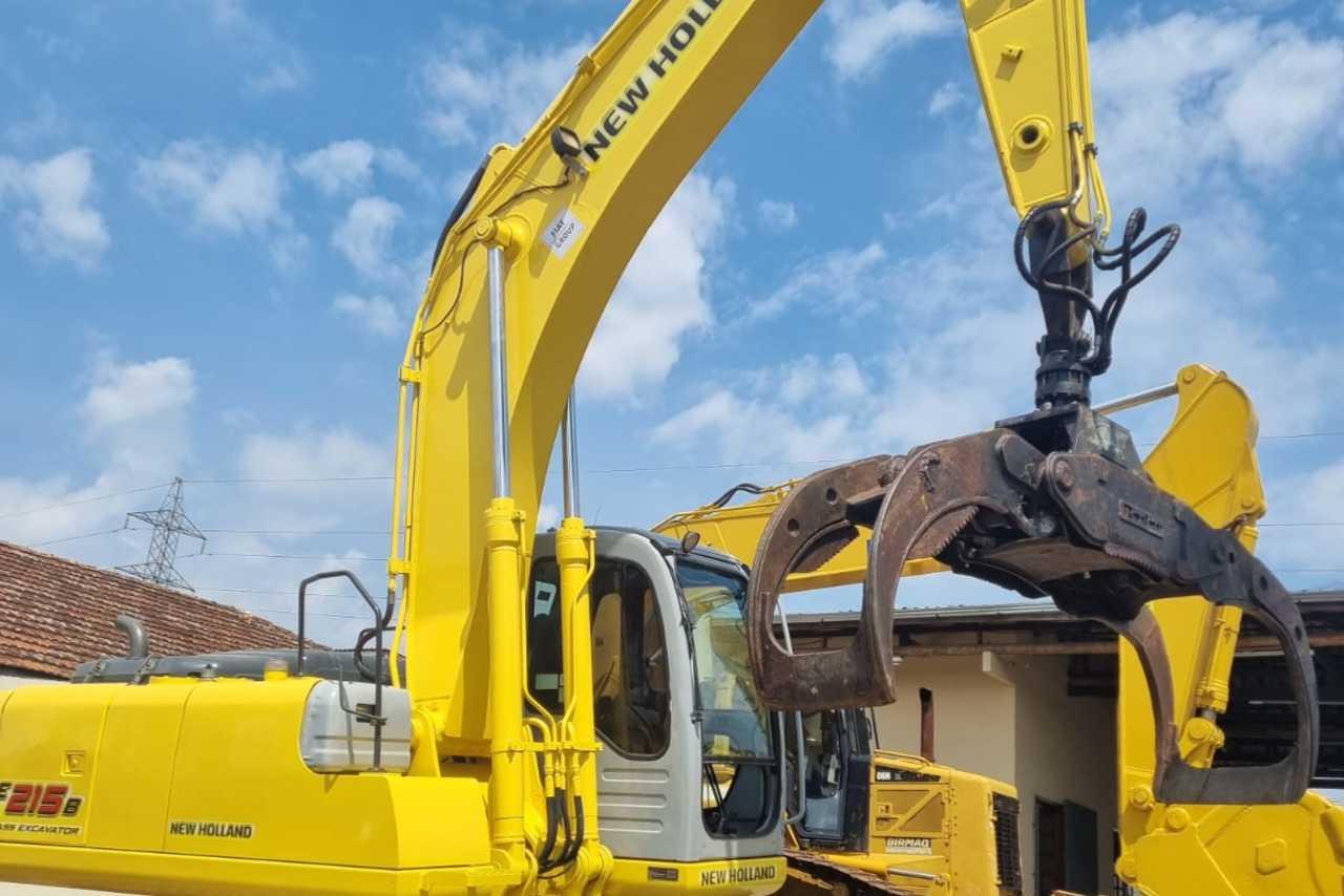 New Holland E215B - 14/14 7