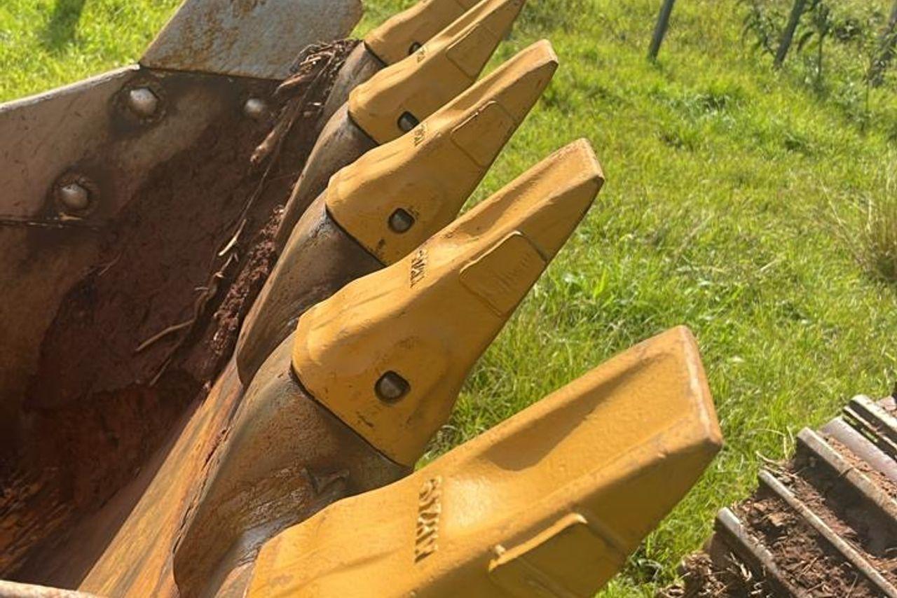 Komatsu PC210 - 23/23 7