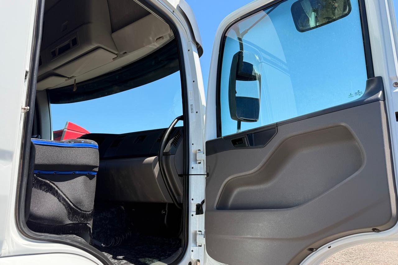 Volkswagen VW 25420 Constellation 6x2 - 14/14 16