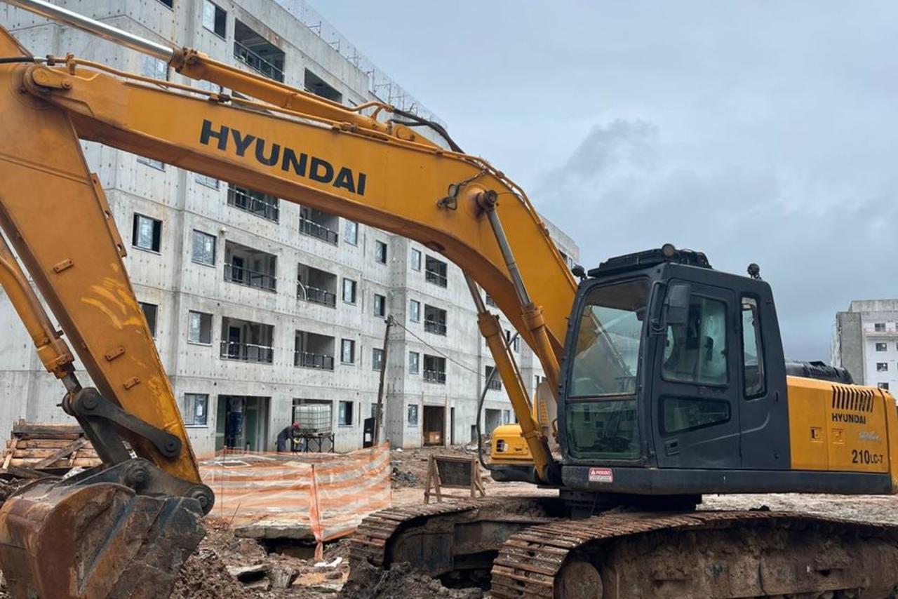Hyundai R210 - 10/10 1
