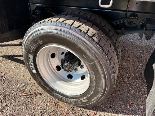 Ford F12000 - 96/96 22
