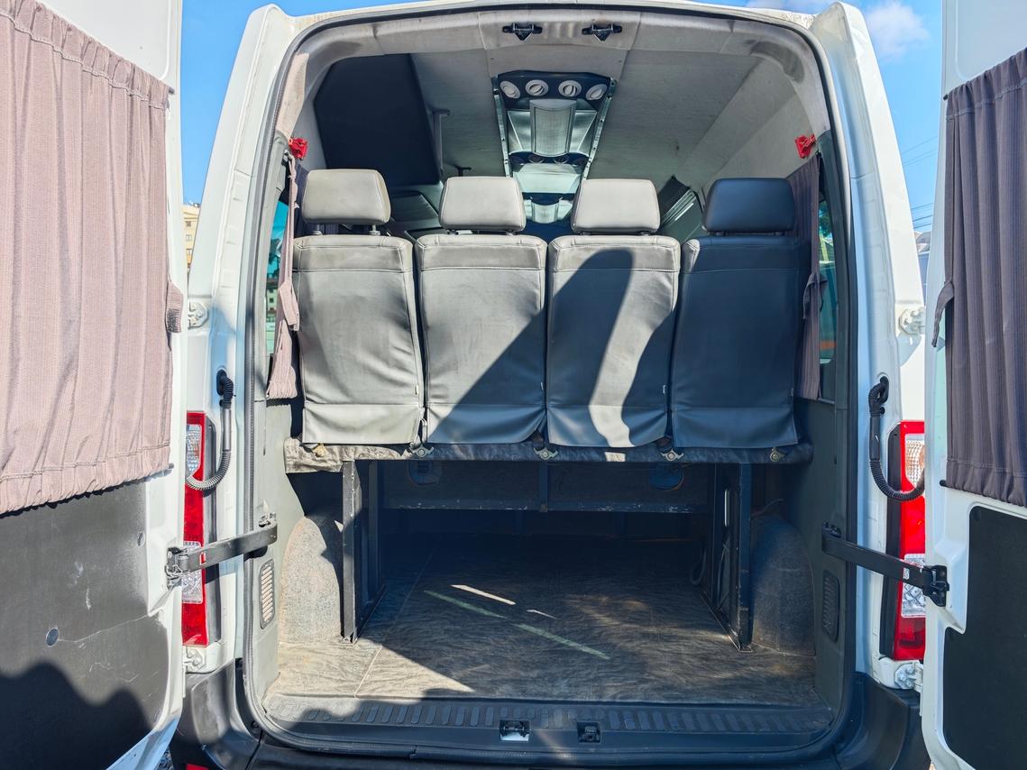 Renault Master Minibus - 14/15 9