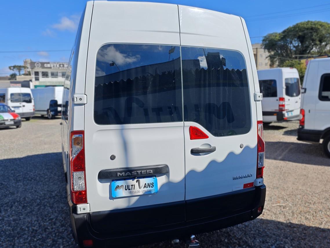 Renault Master Minibus - 14/15 11