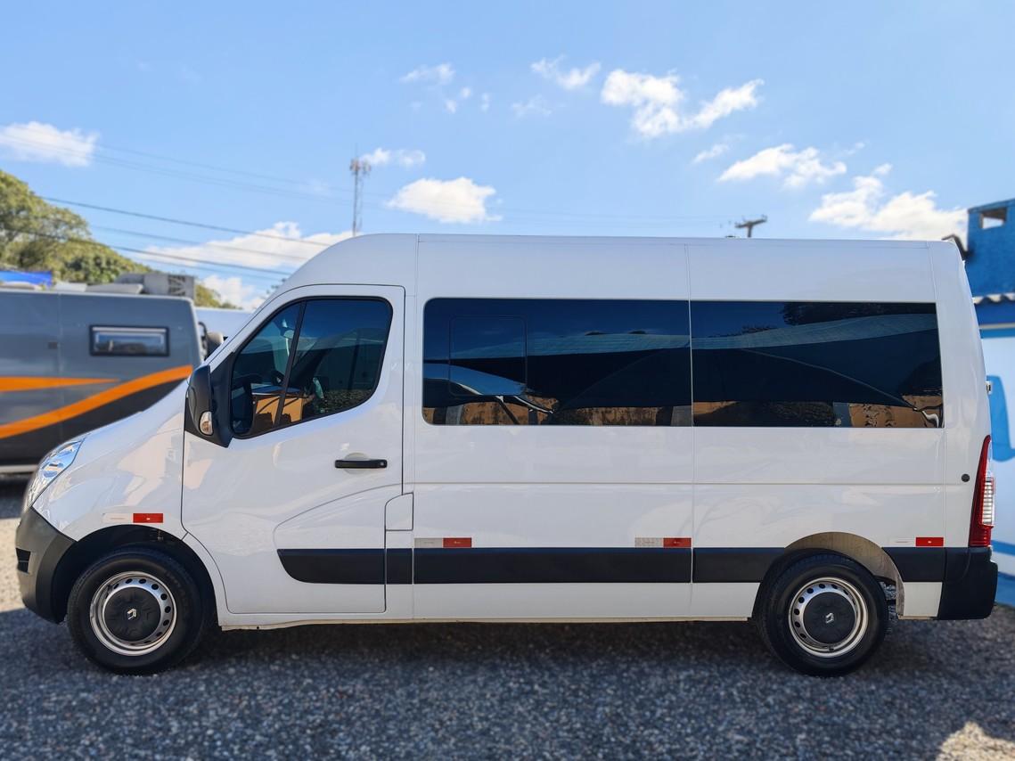 Renault Master Minibus - 14/15 12