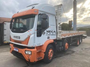 Caminhão Bitruck