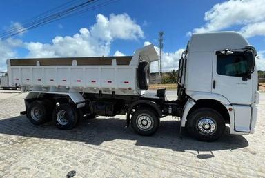 Caminhão Bitruck
